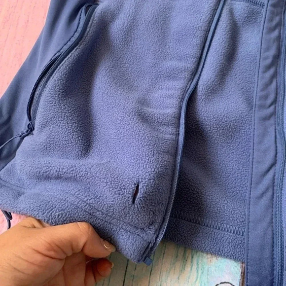 Womens Columbia zip up fleece sweater - Picture 3 of 11